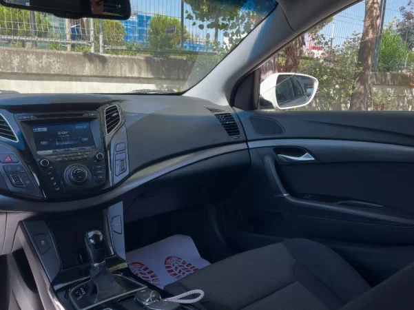 Tirane, shes makine me portobagazh Hyundai I40 Nafte, e bardhë automatik Klima 164.000 km