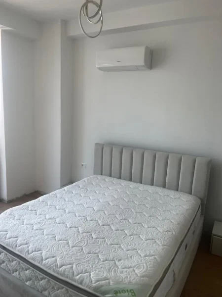 Tirane, jepet me qera apartament 3+1 Kati 9, 130 m² 850 € (Selvia)