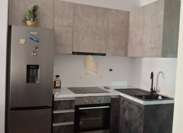 Tirane, jepet me qera apartament 1+1+Ballkon Kati 8, 50 m² 500 € (Ali Demi - Kompleksi Mangalem)