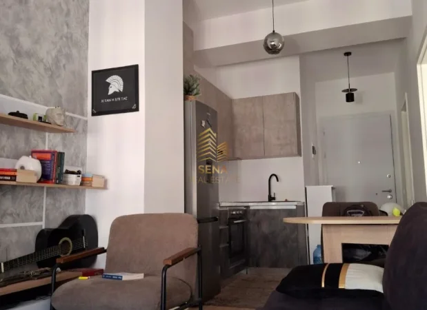 Tirane, jepet me qera apartament 1+1+Ballkon Kati 8, 50 m² 500 € (Ali Demi - Kompleksi Mangalem)