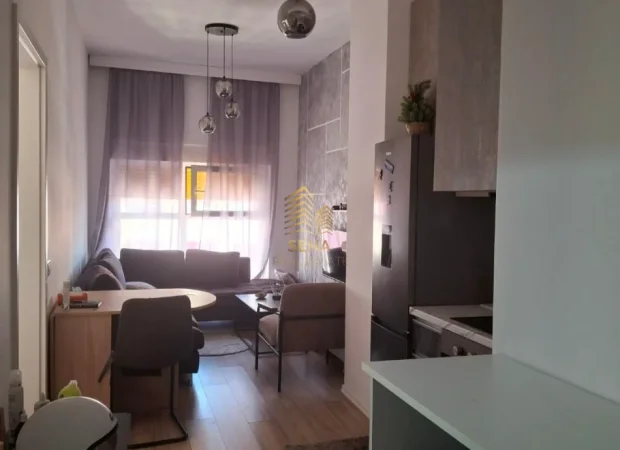 Tirane, jepet me qera apartament 1+1+Ballkon Kati 8, 50 m² 500 € (Ali Demi - Kompleksi Mangalem)