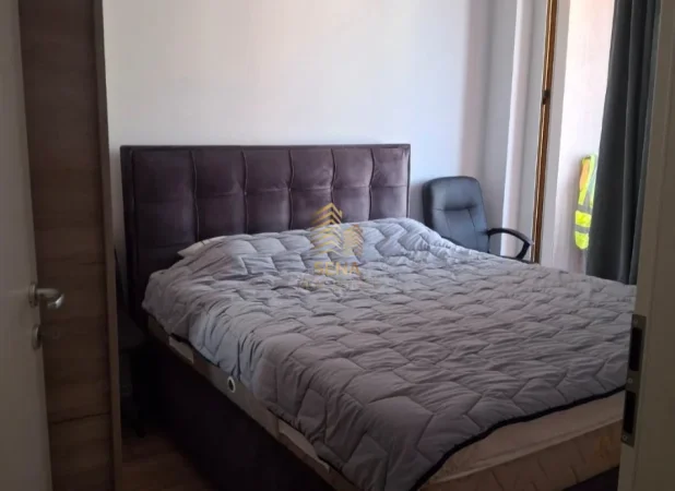 Tirane, jepet me qera apartament 1+1+Ballkon Kati 8, 50 m² 500 € (Ali Demi - Kompleksi Mangalem)