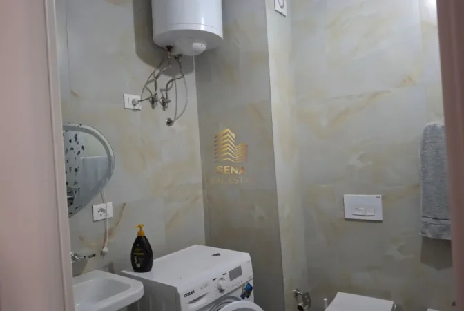 Tirane, jepet me qera apartament 1+1+Ballkon Kati 8, 50 m² 500 € (Ali Demi - Kompleksi Mangalem)