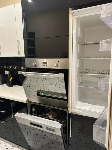 Tirane, jepet me qera apartament 1+1 Kati 1, 85 m² 600 € (Rruga Kodra e Diellit)