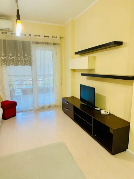Tirane, jepet me qera apartament 1+1 Kati 1, 85 m² 600 € (Rruga Kodra e Diellit)