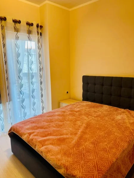 Tirane, jepet me qera apartament 1+1 Kati 1, 85 m² 600 € (Rruga Kodra e Diellit)