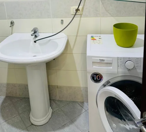 Tirane, jepet me qera apartament 1+1 Kati 1, 85 m² 600 € (Rruga Kodra e Diellit)