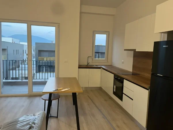 Tirane, jepet me qera apartament 1+1+Ballkon Kati 8, 65 m² 600 € (Laprake/Rr.Dritan Hoxha)