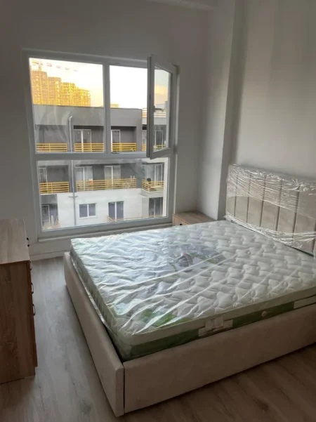 Tirane, jepet me qera apartament 1+1+Ballkon Kati 8, 65 m² 600 € (Laprake/Rr.Dritan Hoxha)