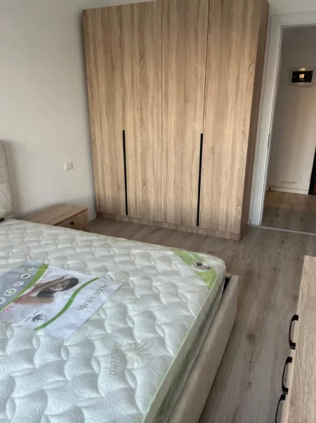 Tirane, jepet me qera apartament 1+1+Ballkon Kati 8, 65 m² 600 € (Laprake/Rr.Dritan Hoxha)