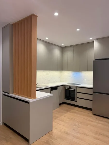 Tirane, jepet me qera apartament 1+1 Kati 8, 80 m² 700 € (Rruga Dritan Hoxha)
