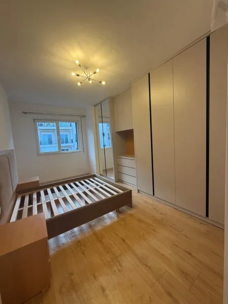 Tirane, jepet me qera apartament 1+1 Kati 8, 80 m² 700 € (Rruga Dritan Hoxha)