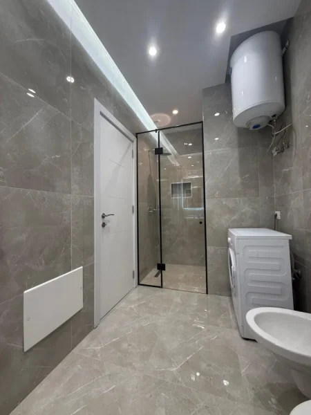 Tirane, jepet me qera apartament 1+1 Kati 8, 80 m² 700 € (Rruga Dritan Hoxha)