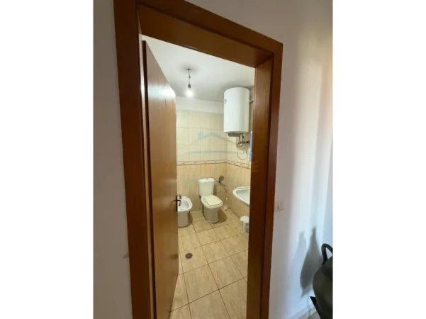 Shitet, Apartament 2+1, Kinostudio, Tiranë. 0696069906