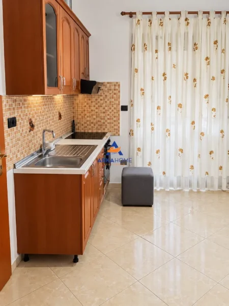 Tirane, jepet me qera apartament 1+1 Kati 3, 75 m² 540 € (5 MAJI)