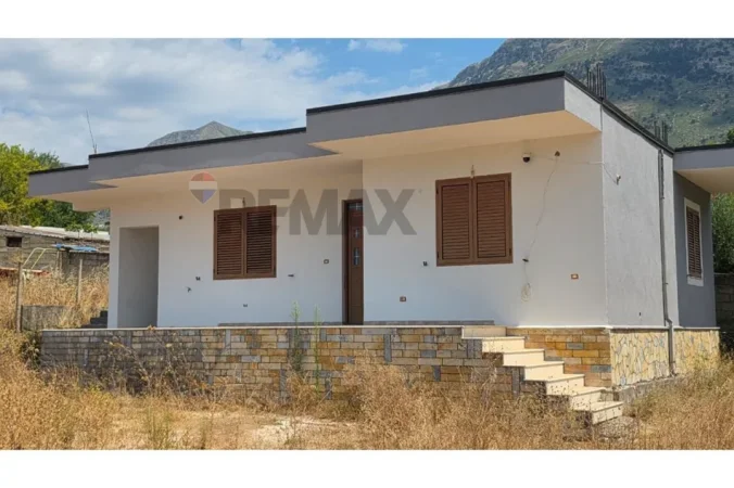 Vlore, shitet shtepi 2+1+Ballkon Kati 0, 234 m² 165.000 € (Tragjas, Vlore)
