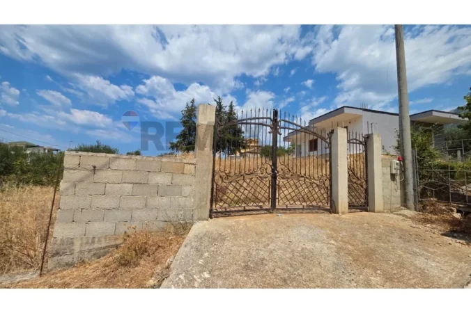 Vlore, shitet shtepi 2+1+Ballkon Kati 0, 234 m² 165.000 € (Tragjas, Vlore)