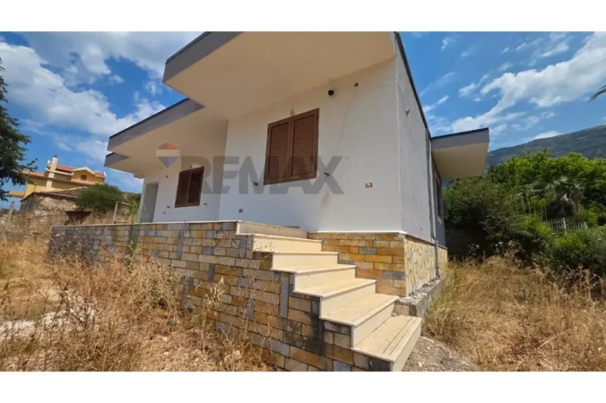 Vlore, shitet shtepi 2+1+Ballkon Kati 0, 234 m² 165.000 € (Tragjas, Vlore)