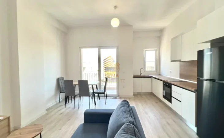 Tirane, jepet me qera apartament 1+1+Ballkon Kati 8, 70 m² 600 € (Laprake - Kompleksi Aura)