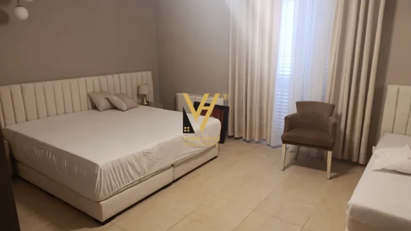Tirane, jepet me qera apartament 3+1+Ballkon Kati 3, 150 m² 1.000 € (VILAT AMERIKANE)