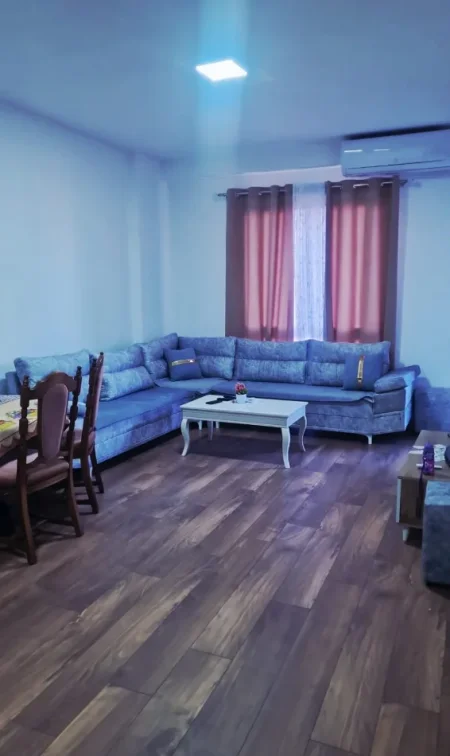 Tirane, jepet me qera apartament 1+1+Aneks+Ballkon Kati 2, 350 € (paskuqan)