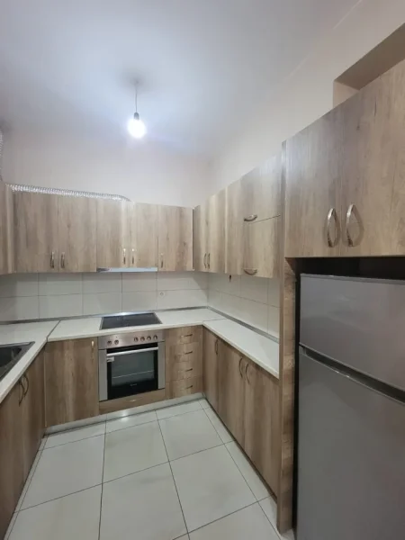 Tirane, jepet me qera apartament 1+1 Kati 7, 70 m² 470 € (Astir)