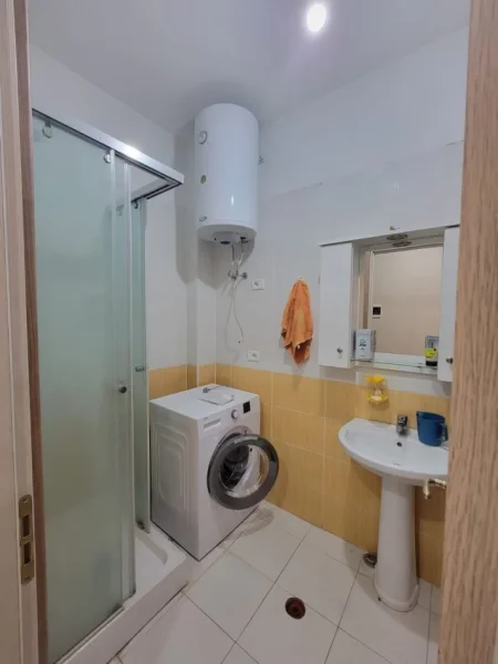 Tirane, jepet me qera apartament 1+1 Kati 7, 70 m² 470 € (Astir)