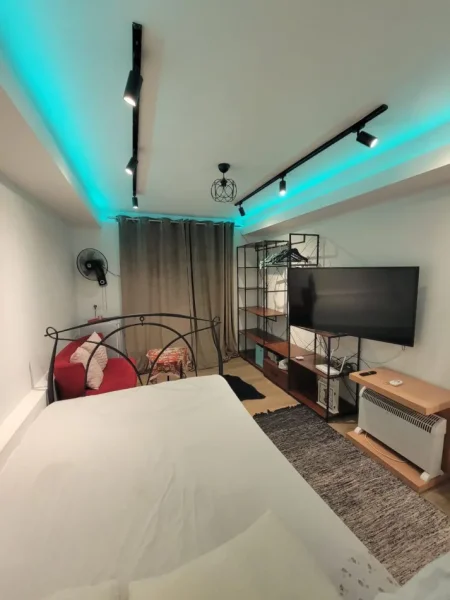 Tirane, jepet me qera apartament garsoniere 45 m² 400 € (Komuna Parisit)