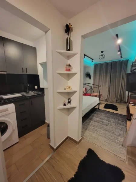 Tirane, jepet me qera apartament garsoniere 45 m² 400 € (Komuna Parisit)