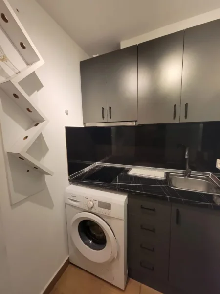 Tirane, jepet me qera apartament garsoniere 45 m² 400 € (Komuna Parisit)