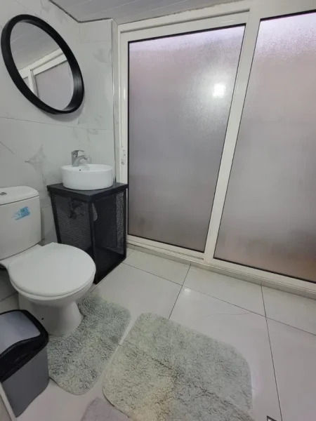 Tirane, jepet me qera apartament garsoniere 45 m² 400 € (Komuna Parisit)