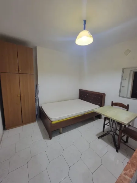 Tirane, jepet me qera apartament garsoniere Kati 1, 30 m² 270 € (Rruga Kongresi i Manastirit)