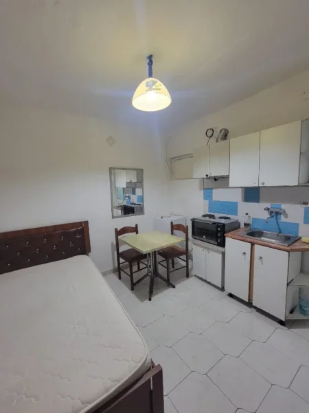 Tirane, jepet me qera apartament garsoniere Kati 1, 30 m² 270 € (Rruga Kongresi i Manastirit)
