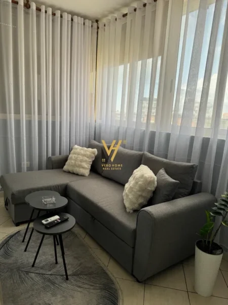 Tirane, jepet me qera apartament 1+1+Ballkon Kati 5, 45 m² 500 € (RRUGA E DURRESIT)