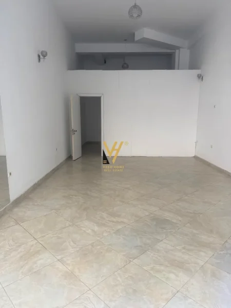 Tirane, jepet me qera dyqan Kati 0, 55 m² 420 € (ASTIR)
