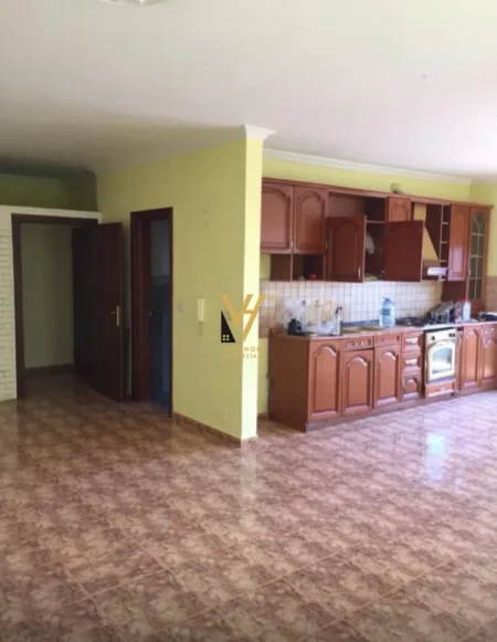 Tirane, jepet me qera apartament 3+1+Ballkon Kati 5, 170 m² 570 € (RRUGA E DIBRES)