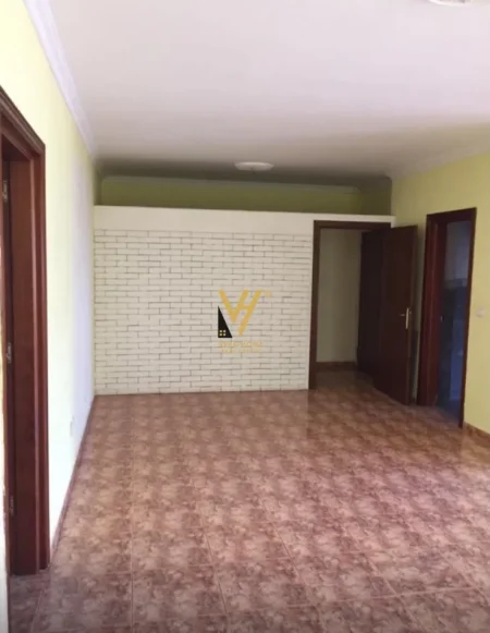 Tirane, jepet me qera apartament 3+1+Ballkon Kati 5, 170 m² 570 € (RRUGA E DIBRES)