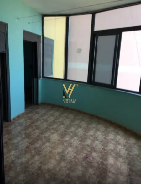 Tirane, jepet me qera apartament 3+1+Ballkon Kati 5, 170 m² 570 € (RRUGA E DIBRES)