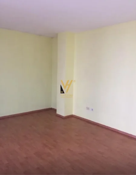 Tirane, jepet me qera apartament 3+1+Ballkon Kati 5, 170 m² 570 € (RRUGA E DIBRES)
