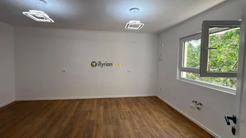 Tirane, shitet apartament 1+1+Ballkon Kati 4, 53 m² 118.000 € (Oxhaku)
