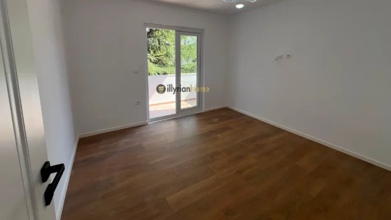 Tirane, shitet apartament 1+1+Ballkon Kati 4, 53 m² 118.000 € (Oxhaku)