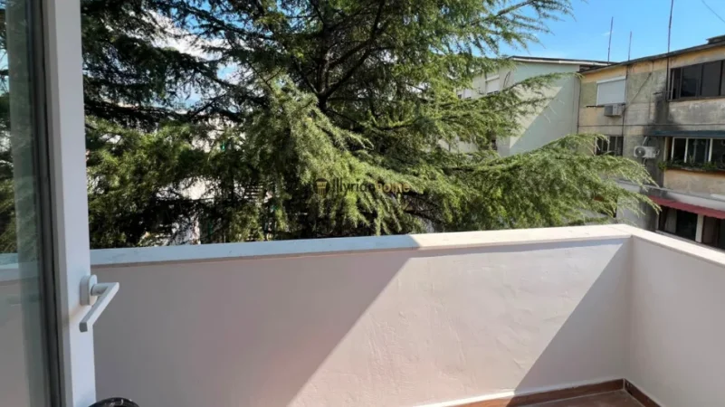 Tirane, shitet apartament 1+1+Ballkon Kati 4, 53 m² 118.000 € (Oxhaku)