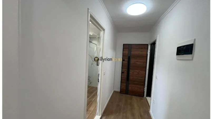 Tirane, shitet apartament 1+1+Ballkon Kati 4, 53 m² 118.000 € (Oxhaku)
