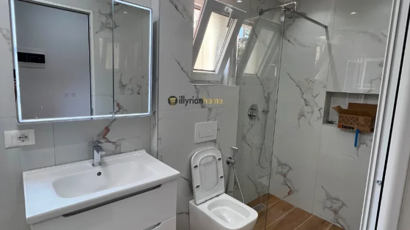 Tirane, shitet apartament 1+1+Ballkon Kati 4, 53 m² 118.000 € (Oxhaku)