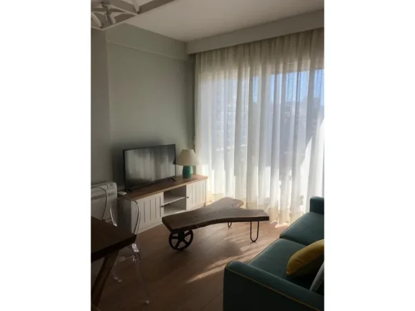 Tirane, jepet me qera apartament 1+1+Ballkon Kati 5, 60 m² 750 € (Rruga Bogdaneve)