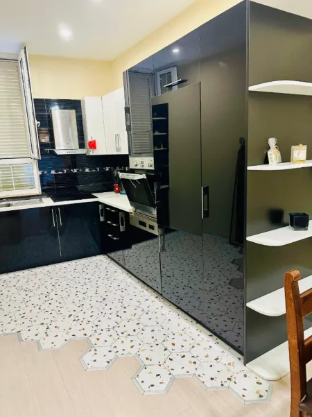Tirane, jepet me qera apartament 1+1 Kati 2, 70 m² 600 € (KODRA E DIELLIT)