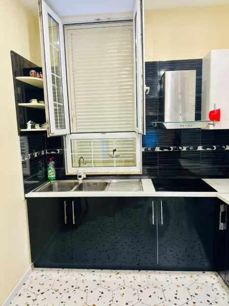 Tirane, jepet me qera apartament 1+1 Kati 2, 70 m² 600 € (KODRA E DIELLIT)