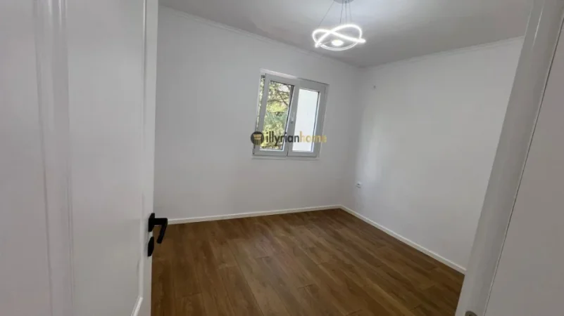 Tirane, shitet apartament 1+1 Kati 4, 34 m² 94.000 € (Oxhaku)