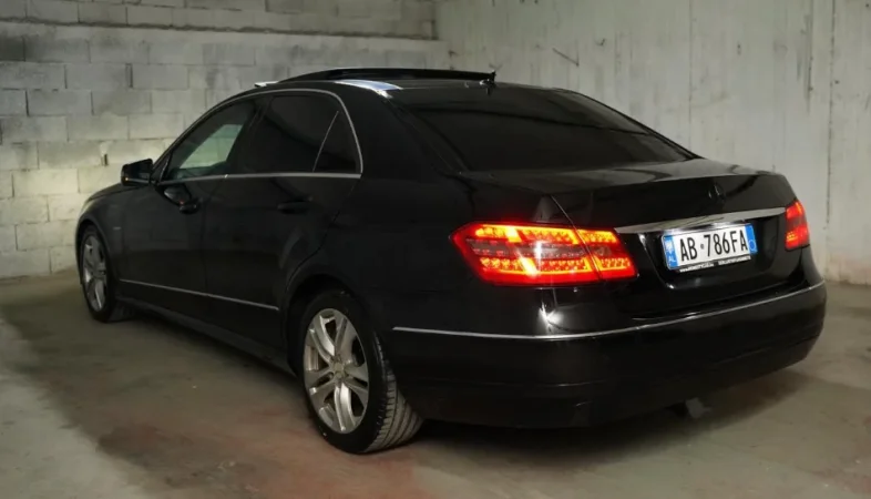 Tirane, shitet makine Mercedes benz Nafte, automatik Kondicioner 250.000 km 8.800 €