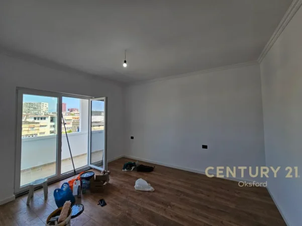Tirane, shitet apartament 1+1 Kati 5, 54 m² 125.000 € (komuna e parisit)